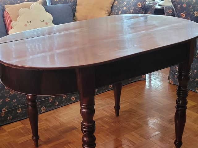 Mesa antigua de caoba