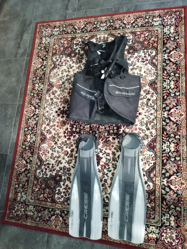 Chaleco Scubapro y aletas Cressi Talla M