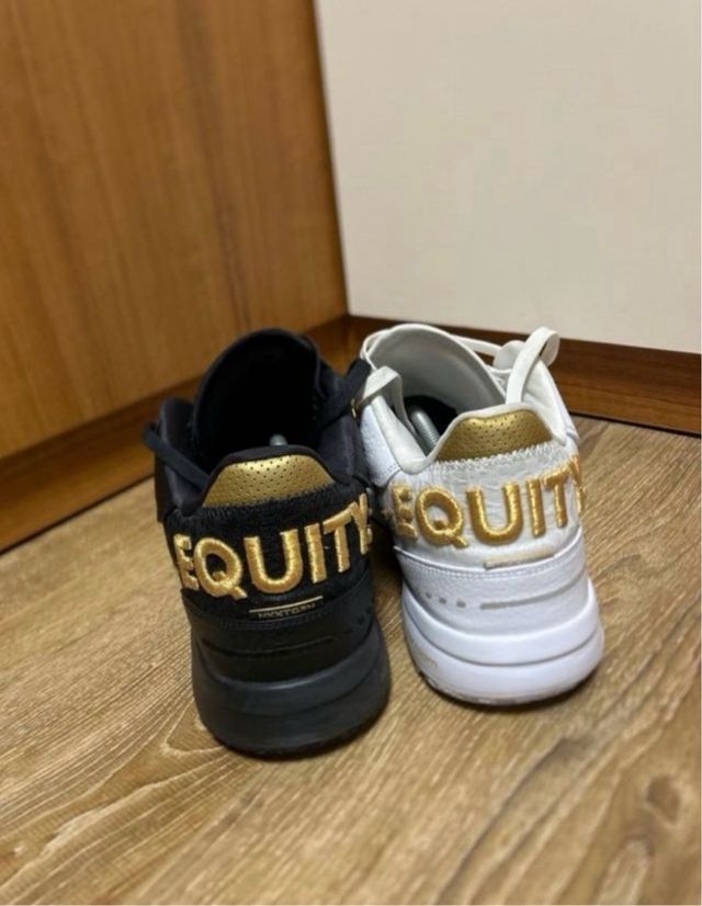 Zapatillas Baloncesto Nike Blancas y Doradas