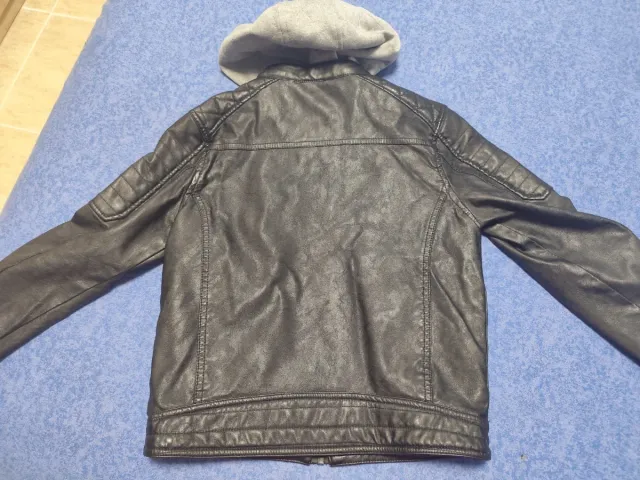 Chaqueta polipiel niño. Talla 9 años.