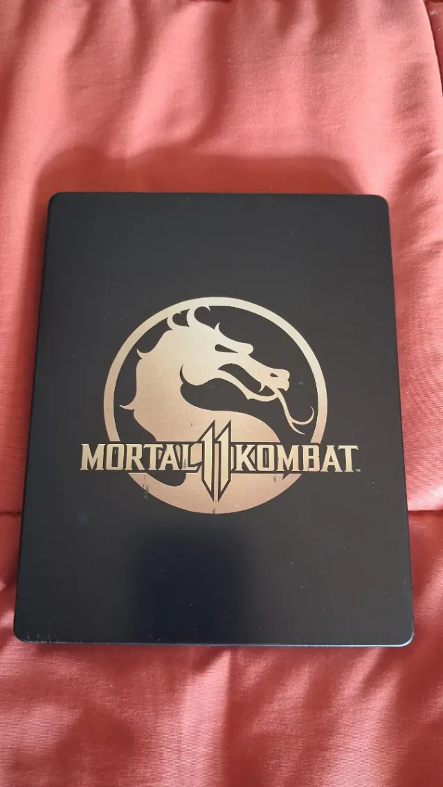 PS4 due giochi Mortal Kombat X + Mortal Kombat 11