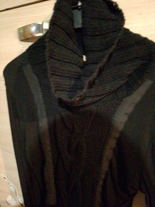 Gonna fantasia e dolcevita nero