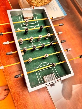 Futbolín de madera para decoración