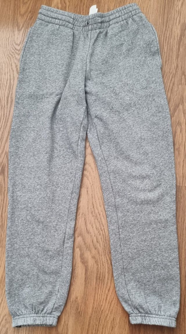 Pantalón deportivo gris