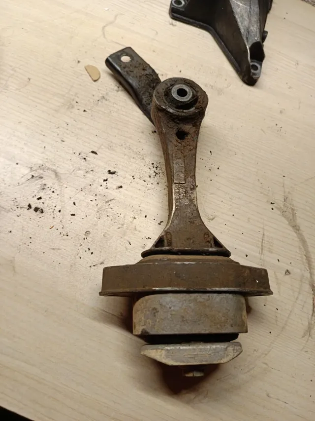 Soportes y tacos Ibiza 6L ASZ