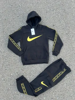 Conjunto Nike Sudadera y Pantalón Negro/Amarillo