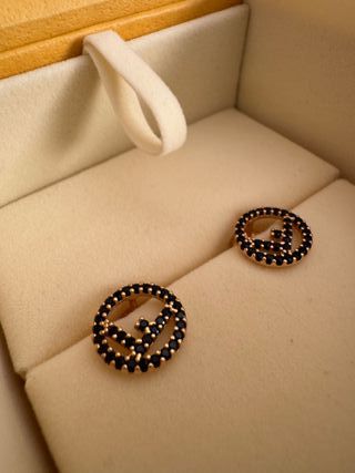 Pendientes Fendi G con circonitas negras