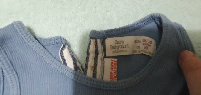 Vestido de bebé azul con rayas