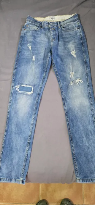 Pantalones vaqueros Pull&Bear desgastados T40