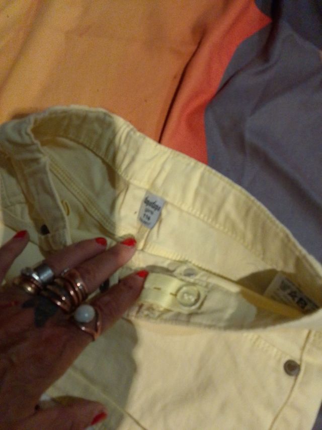 Shorts gialli con pizzo