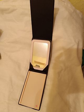 Espejo de maquillaje plegable negro y rosa