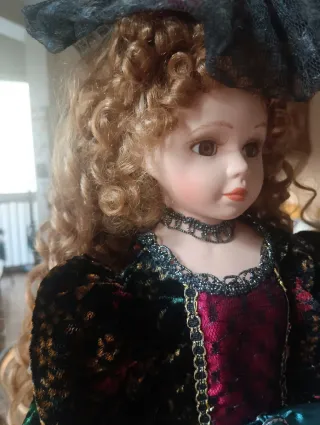 Muñeca de porcelana antigua realista de época