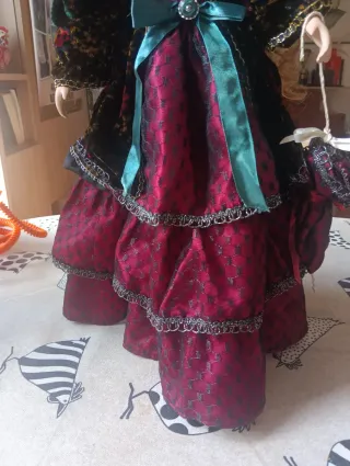 Muñeca de porcelana antigua realista de época