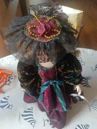 Muñeca de porcelana antigua realista de época