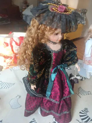 Muñeca de porcelana antigua realista de época