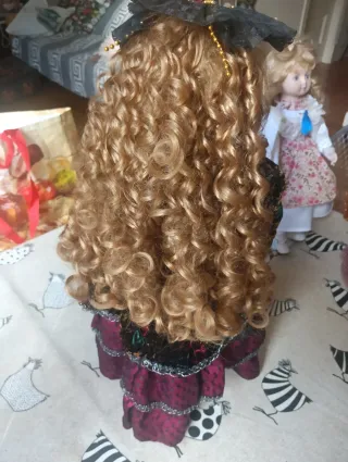 Muñeca de porcelana antigua realista de época