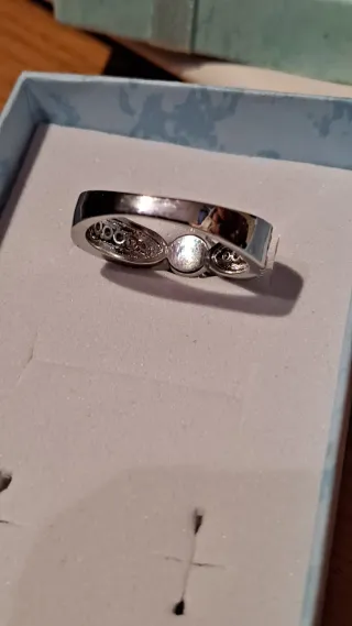 Precioso Anillo Aleación de Plata con Circonitas