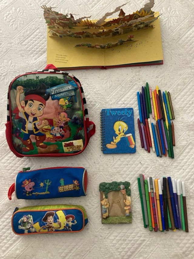 Lote escolar infantil: mochila, estuches y libro