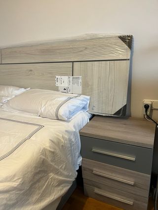 Cabecero a estrenar. 202x61cm