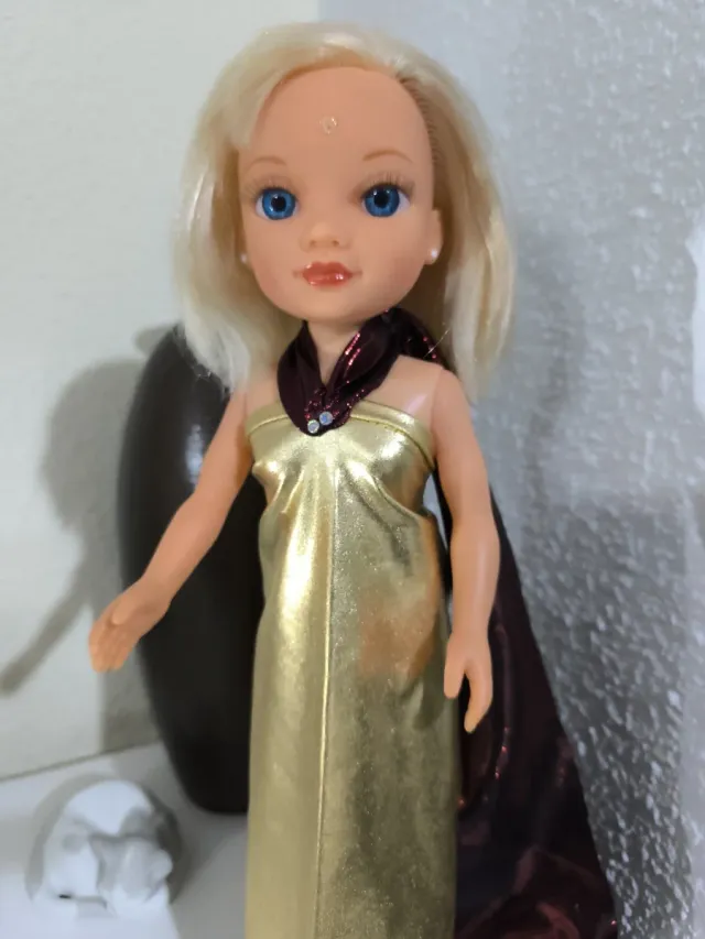 Nancy Moderna de Gala Dorada