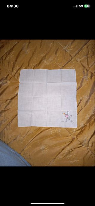 4 fazzoletti ricamati a macchina