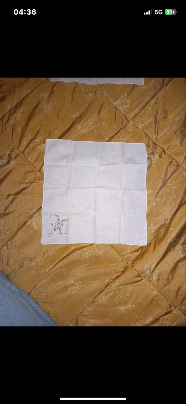 4 fazzoletti ricamati a macchina