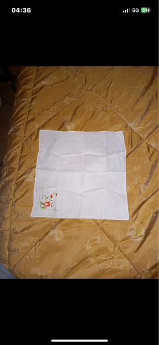 4 fazzoletti ricamati a macchina