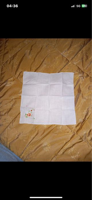 4 fazzoletti ricamati a macchina