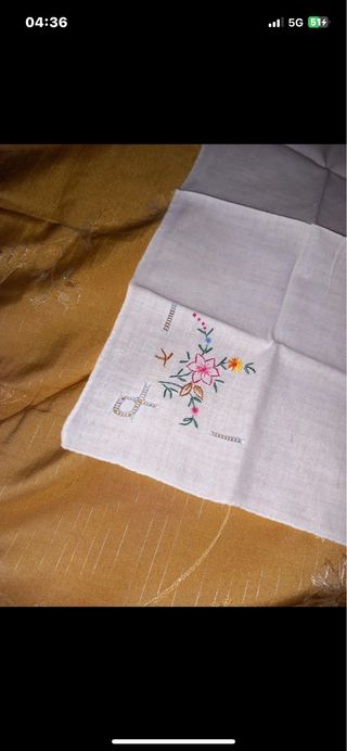 4 fazzoletti ricamati a macchina