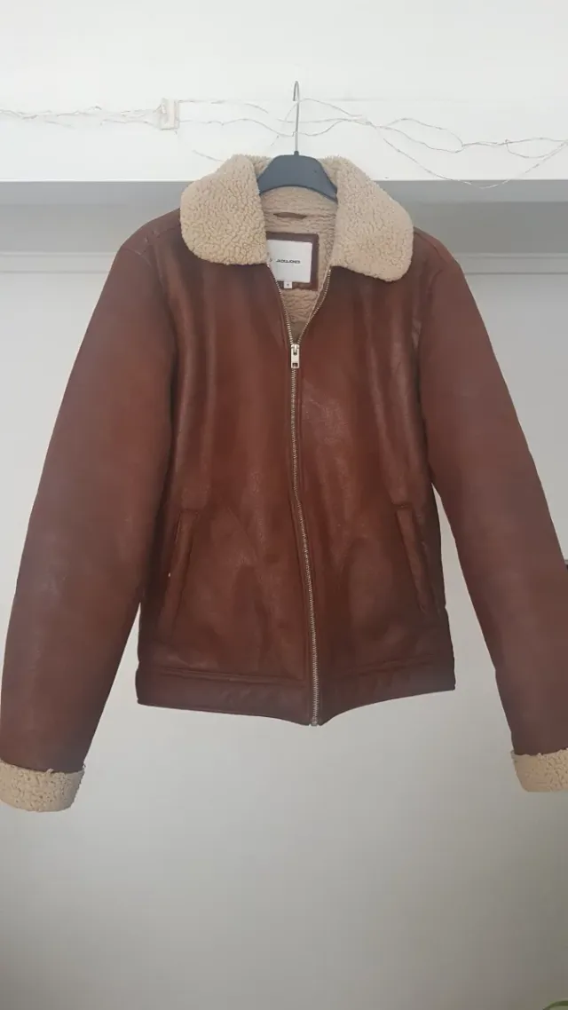 Cazadora Jack&Jones Talla S Marrón.Como nueva.