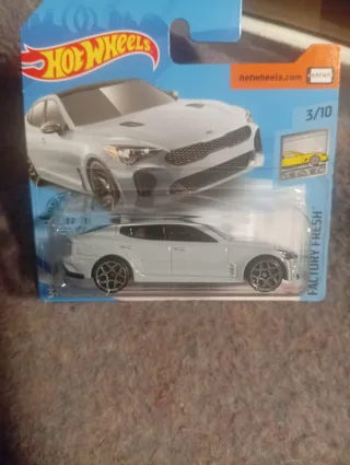 Hot Wheels Kia Stinger Gris 3/10