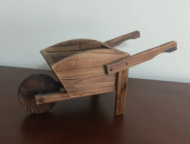 Carro decorativo de madera