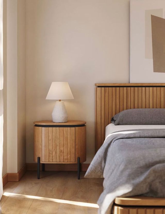 Mesa de cabeceira Licia 1 porta em madeira maciça