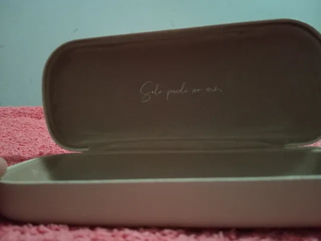 Funda de gafas rígida beige