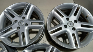 JUEGO LLANTAS RENAULT LAGUNA (B56) K4M720 R15