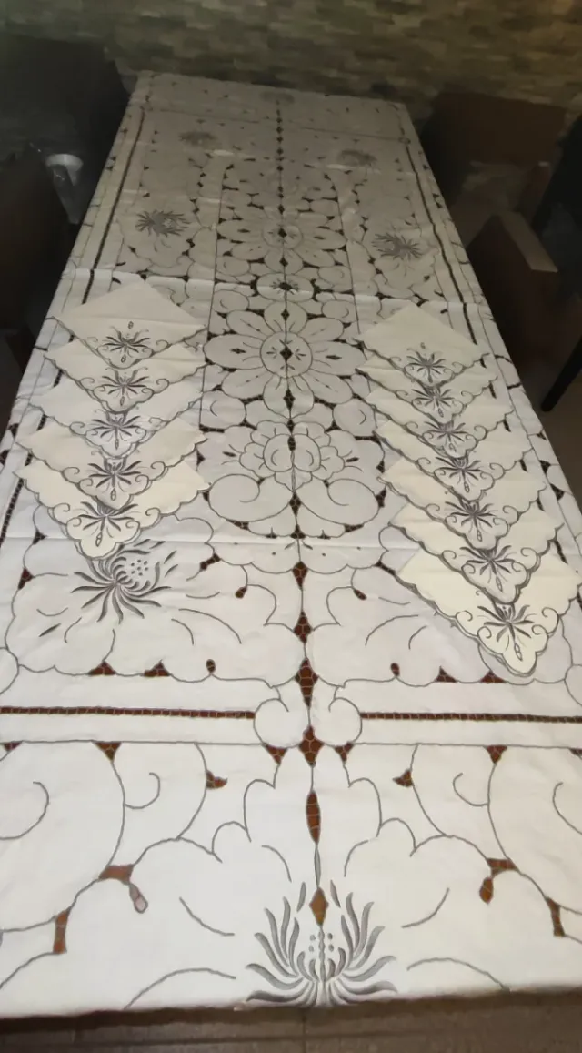 Mantel bordado 12 servicios