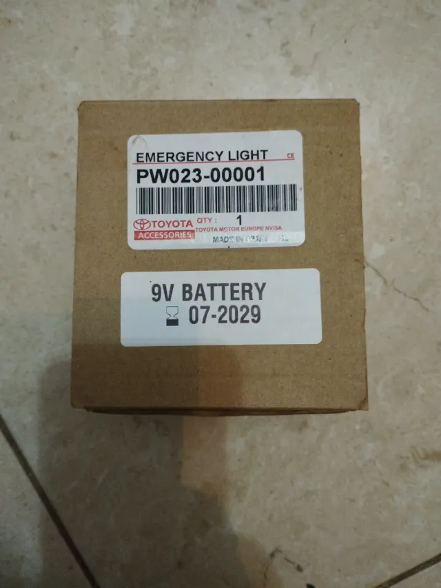 Luz emergencia V16 Toyota PW023-00001