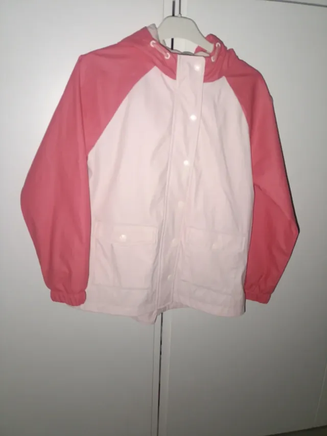 Abrigo rosa y blanco con capucha