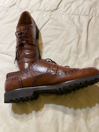 Zapatos ingleses de cuero marrón