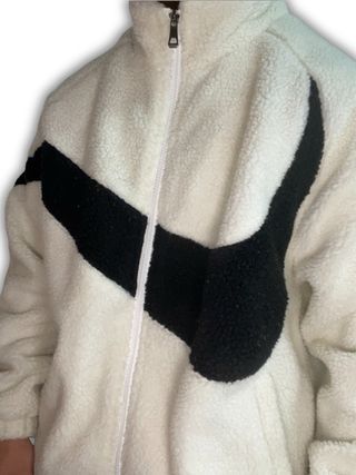 Polar Nike Blanco y Negro