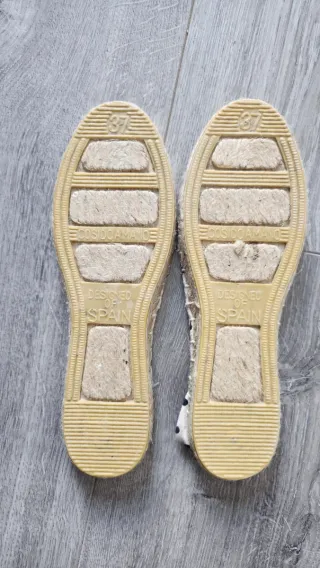 Alpargatas planas lunares nuevas