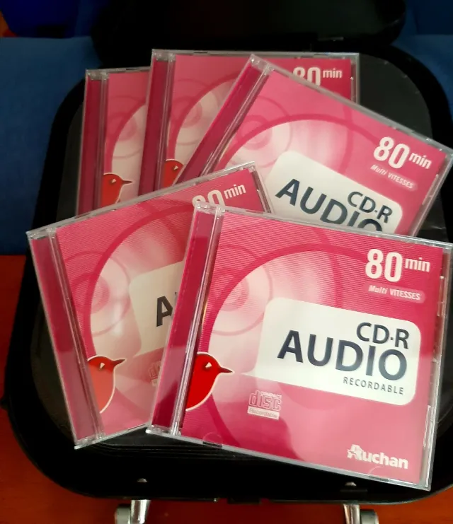 Valigetta porta CD 15 tasche + 5 CD nuovi