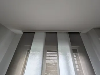 Pannello giapponese bianco e grigio chiaro