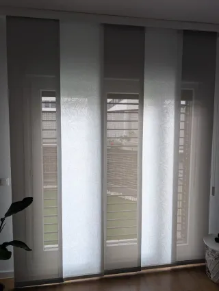 Pannello giapponese bianco e grigio chiaro