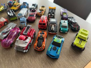 Lotto 20 di macchinine giocattolo Hot Wheels