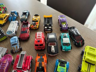 Lotto 20 di macchinine giocattolo Hot Wheels
