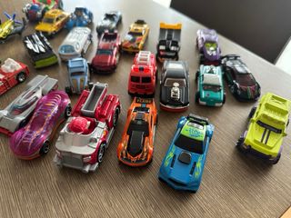 Lotto 20 di macchinine giocattolo Hot Wheels