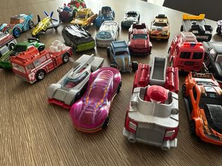 Lotto 20 di macchinine giocattolo Hot Wheels