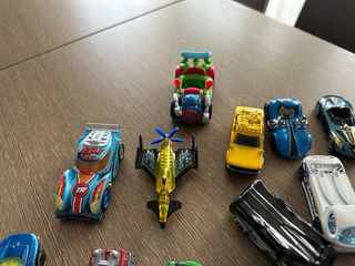 Lotto 20 di macchinine giocattolo Hot Wheels