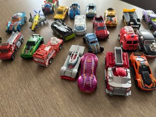 Lotto 20 di macchinine giocattolo Hot Wheels